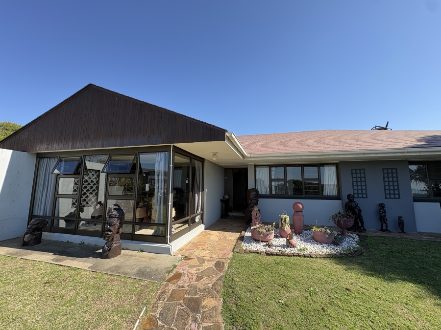 4 Bedroom Property for Sale in Nahoon Beach Eastern Cape